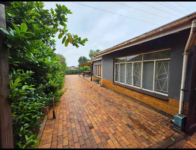 3 BEDROOM HOUSE FOR SALE IN BIRCHLEIGH